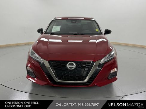 Used 2021 Nissan Altima 2.5 SR w/ SR Premium Package FWD image 2