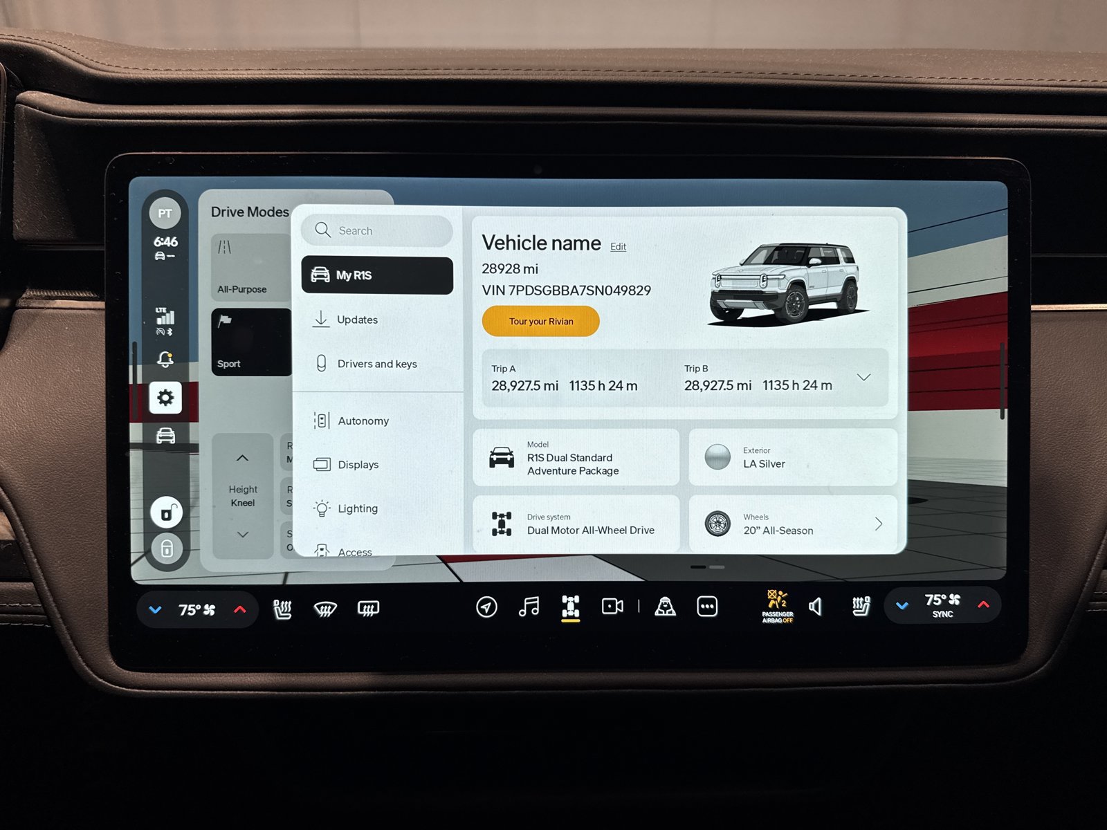 Used 2025 Rivian R1S Adventure Dual AWD/4WD image 18
