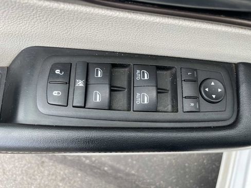 Used 2022 Chrysler Voyager LX image 15