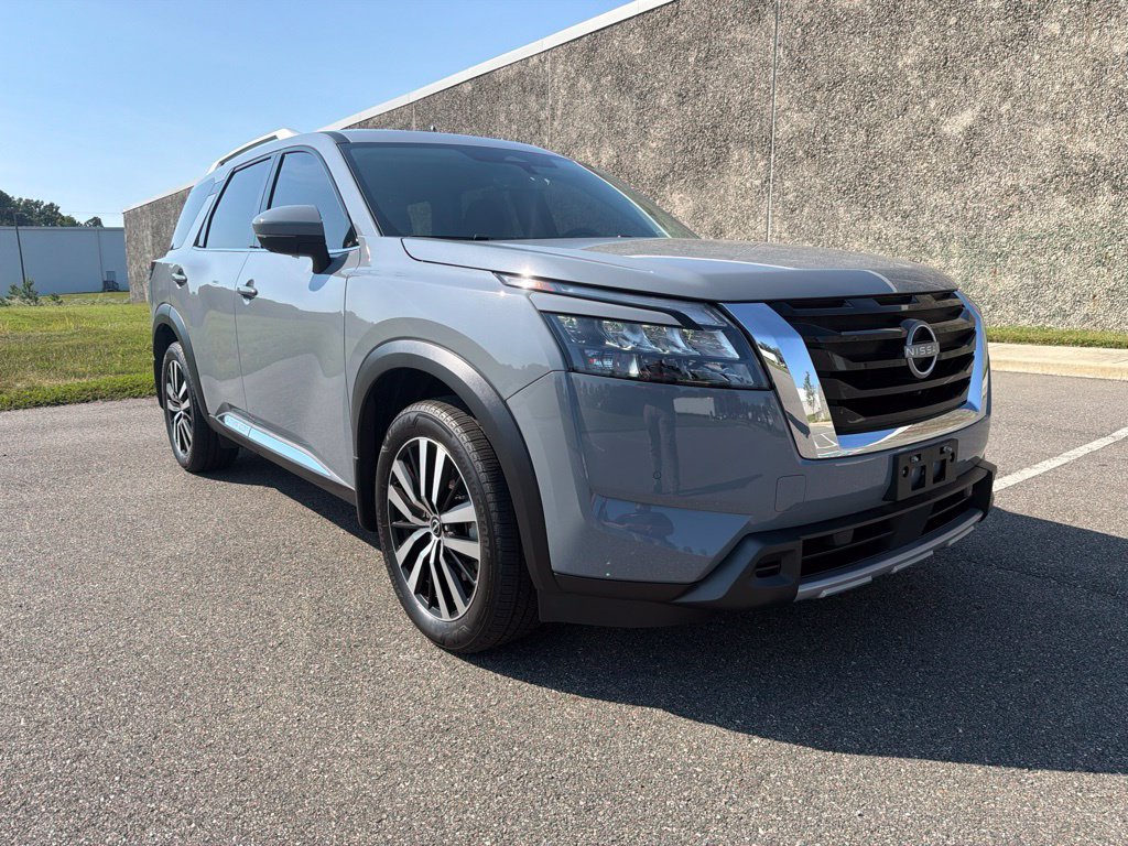 Used 2025 Nissan Pathfinder Platinum AWD/4WD image 1