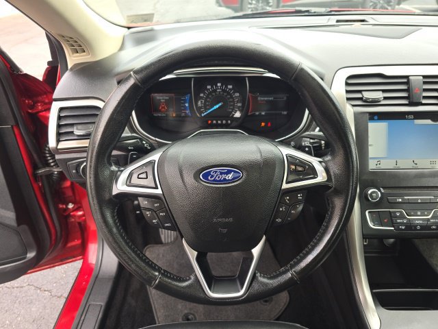 Used 2017 Ford Fusion SE w/ Fusion SE Technology Package FWD image 18