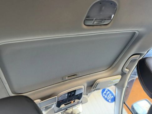 Used 2023 Subaru Crosstrek 2.5i Limited w/ Moonroof Package image 19