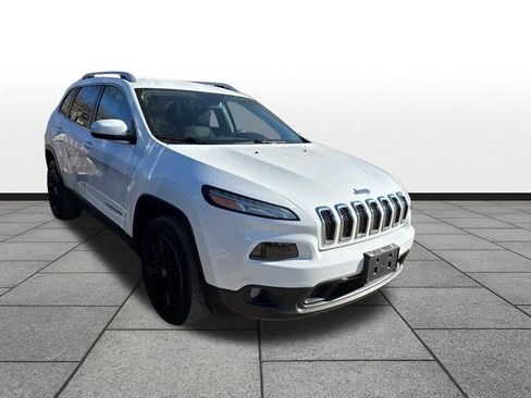 Used 2017 Jeep Cherokee Latitude w/ Cold Weather Group image 3