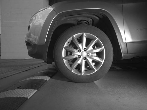 Used 2018 Jeep Cherokee Limited w/ Luxury Group AWD/4WD image 6