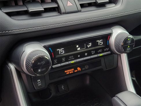 Used 2022 Toyota RAV4 XLE image 24