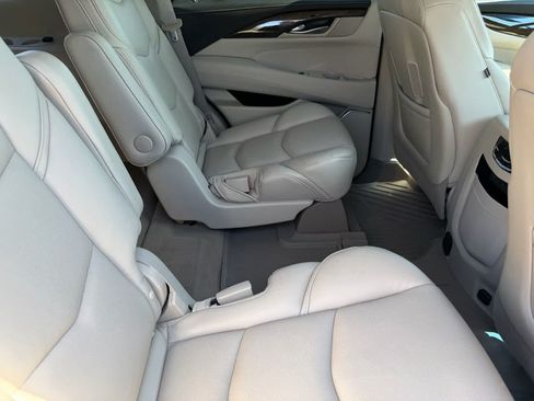 Used 2018 Cadillac Escalade Premium Luxury AWD/4WD image 20