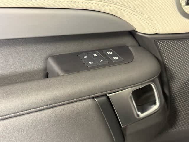 New 2026 Land Rover Discovery Limited Edition AWD/4WD image 14