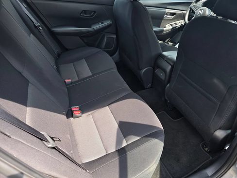 Used 2024 Nissan Sentra SV FWD image 11