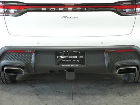 Certified 2025 Porsche Macan AWD/4WD image 39
