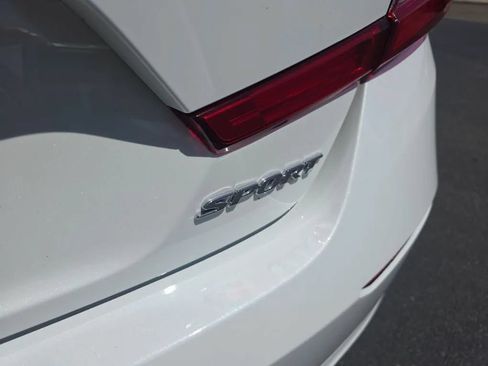 Used 2019 Honda Accord Sport image 12