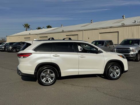 Used 2018 Toyota Highlander Limited image 12