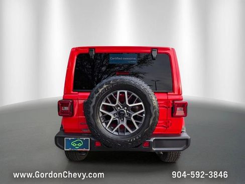 Used 2025 Jeep Wrangler Unlimited Sahara AWD/4WD image 4