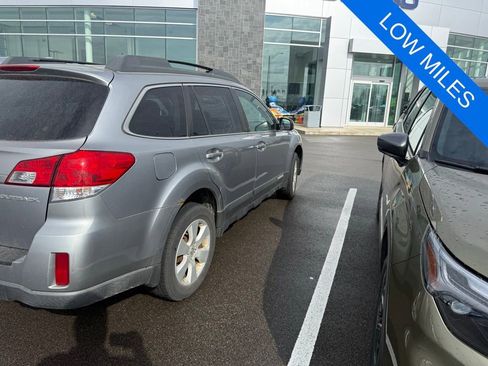 Used 2010 Subaru Outback 2.5i Premium image 4