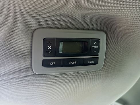 Used 2015 Toyota Sienna SE FWD image 26