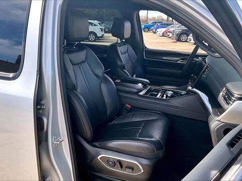 Used 2023 Jeep Wagoneer L 4WD image 8