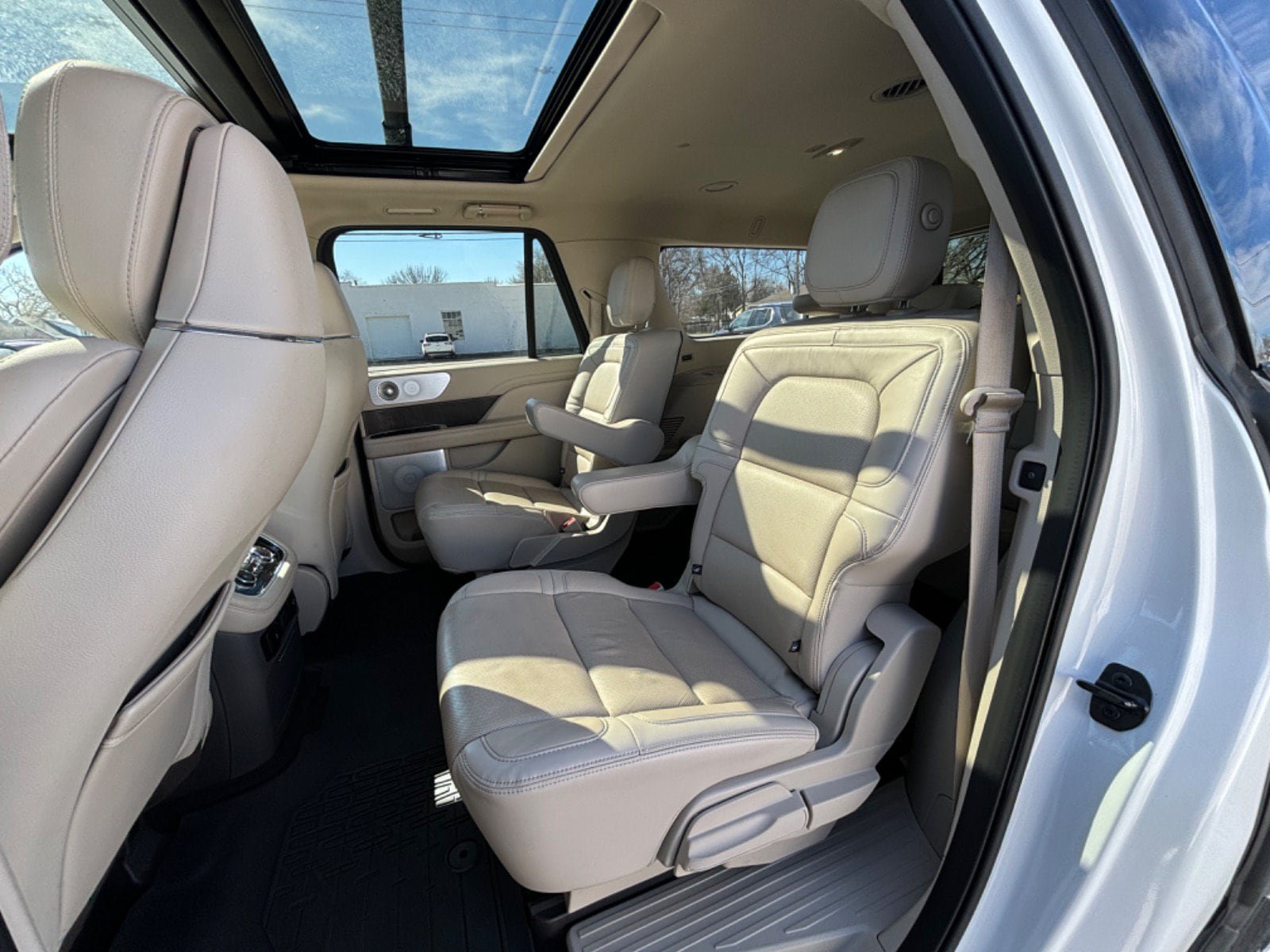 Used 2020 Lincoln Navigator L Reserve w/ Luxury Package AWD/4WD image 26