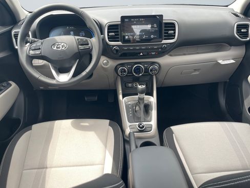 New 2025 Hyundai Venue SEL image 11