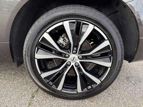 Used 2025 Volvo XC60 B5 Plus AWD/4WD image 9