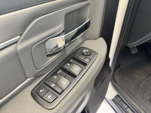 Used 2016 RAM 1500 Classic SLT w/ Protection Group AWD/4WD image 9
