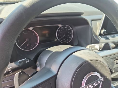 Used 2024 Nissan Rogue SV FWD image 22