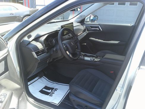 Used 2025 Mitsubishi Outlander SE AWD/4WD image 16