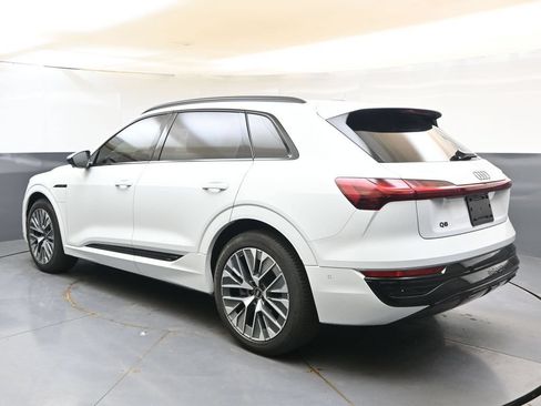 Used 2024 Audi Q8 e-tron Prestige AWD/4WD image 3