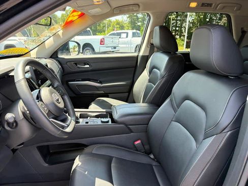 Used 2025 Nissan Pathfinder SL w/ Cargo Package AWD/4WD image 23