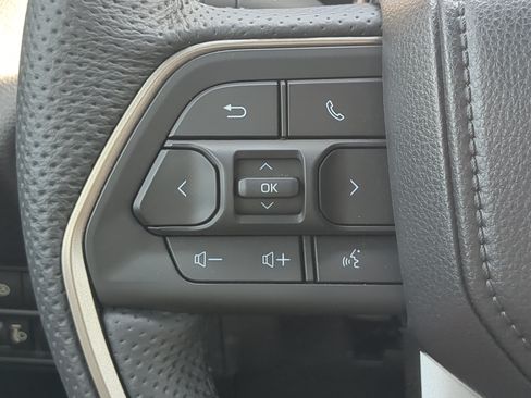Used 2025 Toyota Tundra SR5 w/ SR5 Premium Package AWD/4WD image 23
