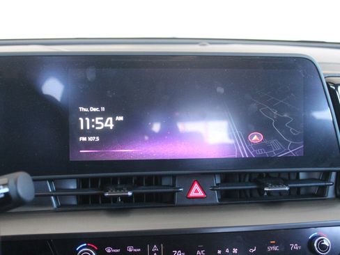 Used 2023 Kia Sportage EX image 9