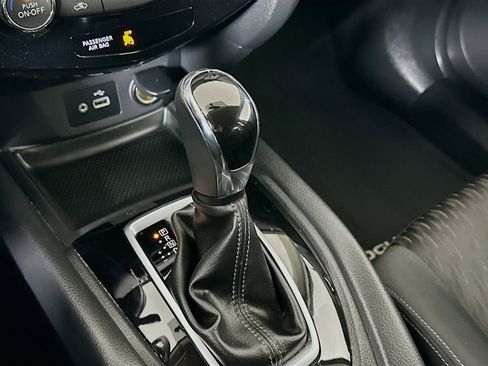 Used 2018 Nissan Rogue SV image 23