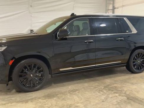 Certified 2022 Cadillac Escalade ESV Premium Luxury w/ Performance Package image 4