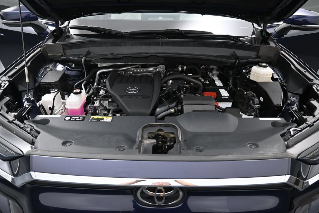Certified 2024 Toyota Grand Highlander AWD image 38