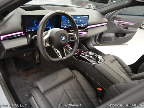 Used 2025 BMW 550e xDrive w/ Premium Package AWD/4WD image 15