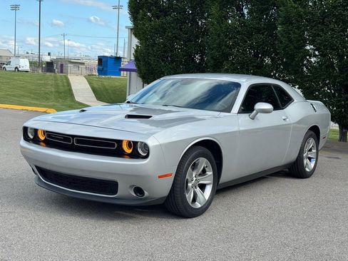 Used 2021 Dodge Challenger SXT RWD image 4