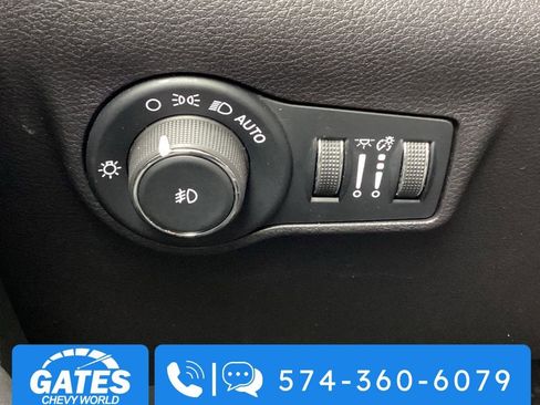 Used 2025 Jeep Compass Trailhawk image 19