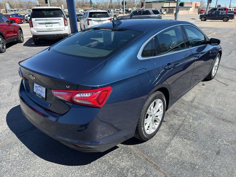 Used 2019 Chevrolet Malibu LT w/ Leather Package FWD image 6