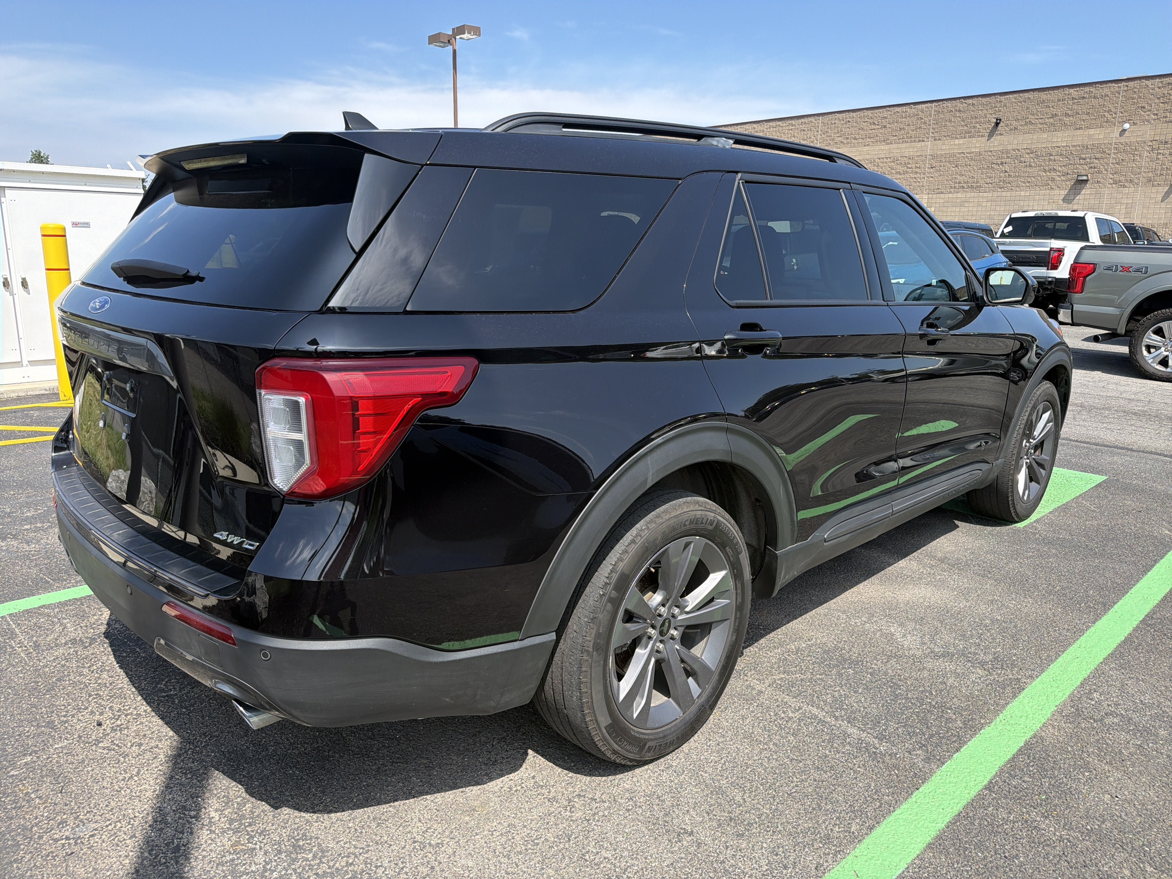 Used 2023 Ford Explorer XLT w/ Equipment Group 202A AWD/4WD image 6