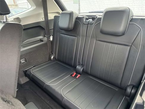 Certified 2022 Volkswagen Tiguan SE image 11