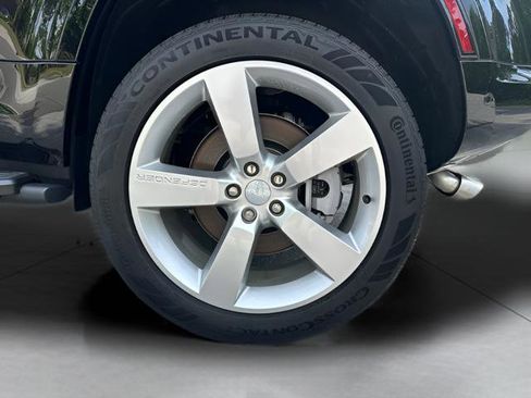 New 2025 Land Rover Defender 110 X-Dynamic SE image 11