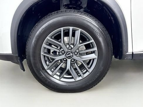 Used 2024 Nissan Rogue S FWD image 29