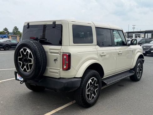 Used 2025 Ford Bronco Outer Banks AWD/4WD image 3