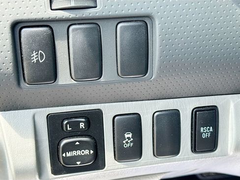 Used 2012 Toyota Tacoma 4x4 Access Cab V6 w/ SR5 Pkg image 10