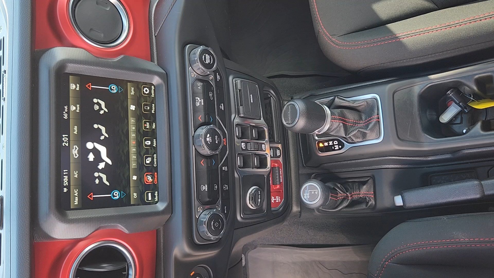 Used 2021 Jeep Gladiator Rubicon AWD/4WD image 15