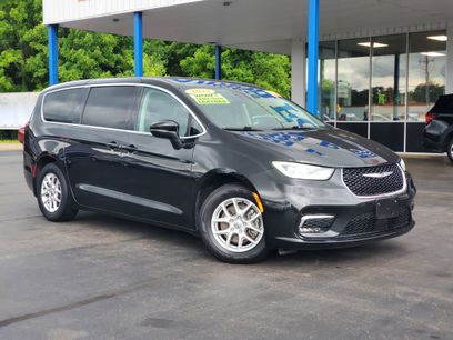 Used 2023 Chrysler Pacifica Touring-L