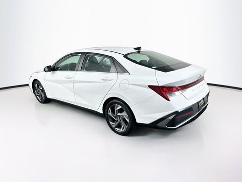 Used 2025 Hyundai Elantra SEL FWD image 5