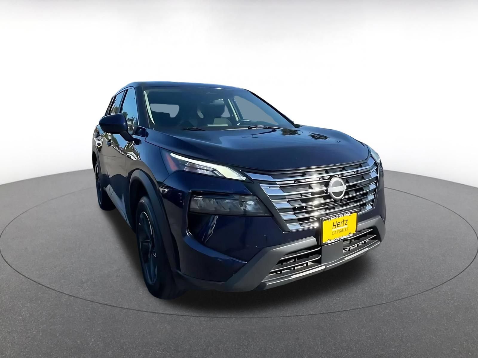 Used 2025 Nissan Rogue SV AWD/4WD image 3