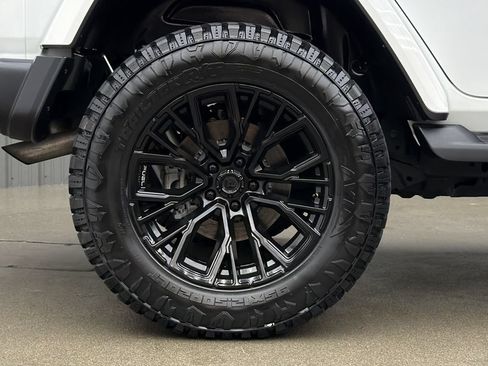 Used 2024 Jeep Wrangler Unlimited w/ Convenience Group AWD/4WD image 11
