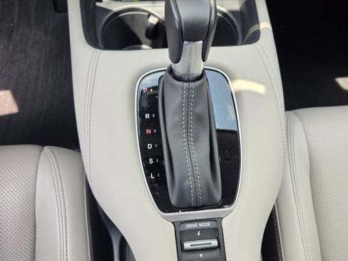Used 2024 Honda HR-V EX-L image 8