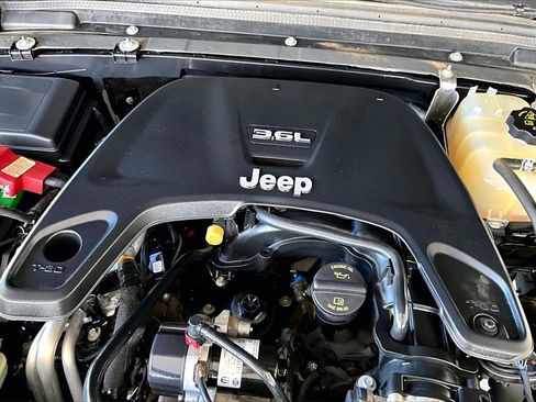 Used 2021 Jeep Wrangler Unlimited Sahara image 30