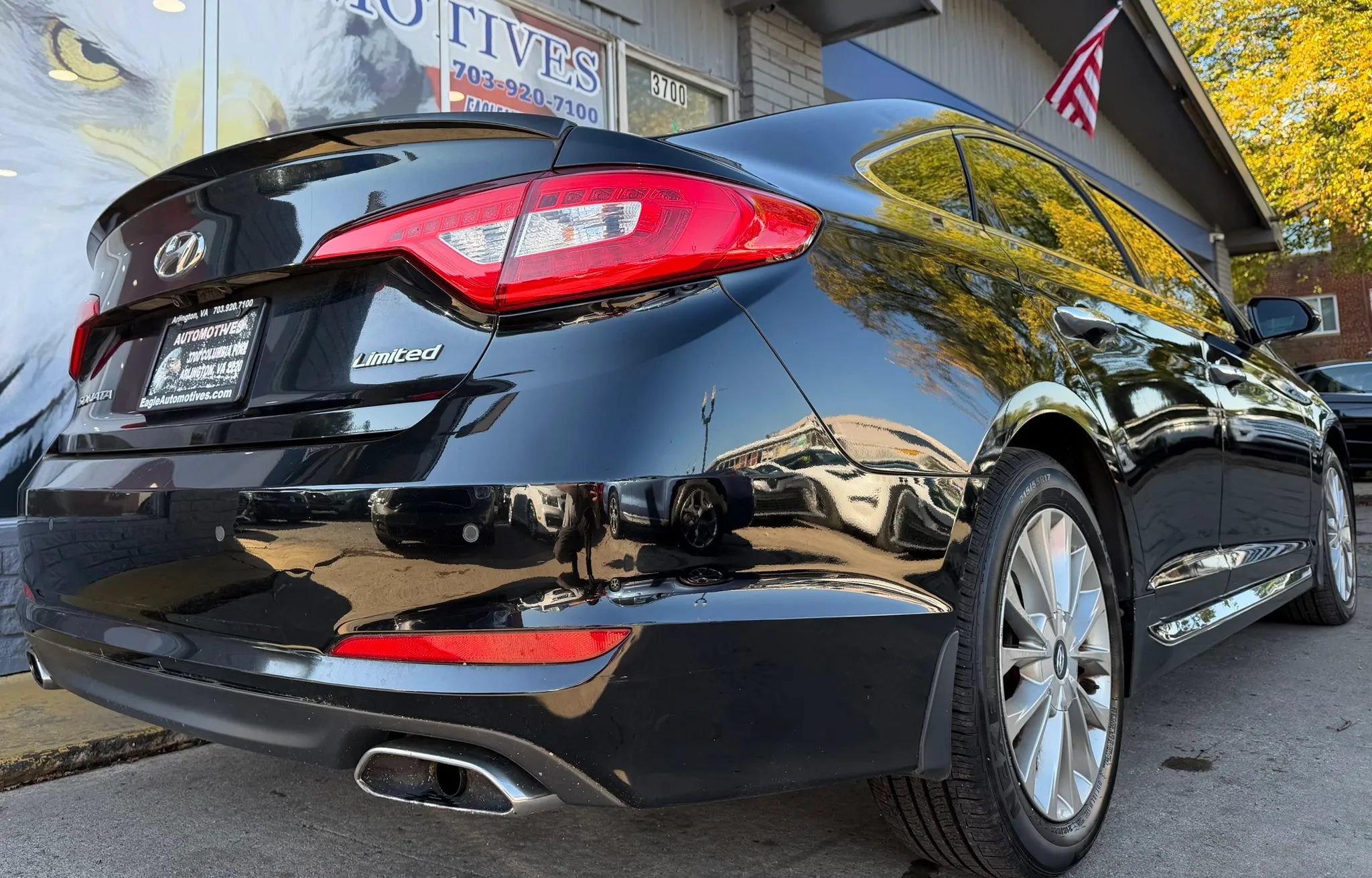 Used 2015 Hyundai Sonata Limited w/ Option Group 06 FWD image 3